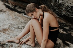 Summer-Swimwear-Beach-Fashion-editorial-lookbook-Maroubra-rocks-Caves-Sydney-Jenny-Wu-Photography_003.thumb.jpg.61f6a607aada5234465a11030cde3b3a.jpg