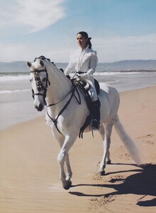 Testino_US_Vogue_June_2005_02.thumb.jpg.e2d5d2d87b658aeed97c704c5a34a671.jpg