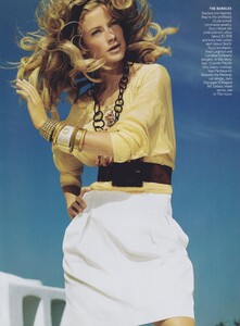 Testino_US_Vogue_March_2005_06.thumb.jpg.ef20c8f15014b74ce2df28ceb2e8a0fd.jpg