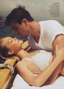 Testino_US_Vogue_November_2005_05.thumb.jpg.d9d02e01ea92fbb88c3b00aa058f3acb.jpg