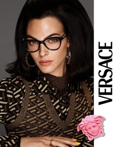 Versace-Eyewear-Fall-Winter-2021-Campaign02.jpg
