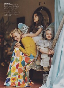 Walker_US_Vogue_August_2005_06.thumb.jpg.fe6a9e84da6673ad3a2b89398c11af88.jpg