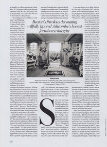 Walker_US_Vogue_August_2005_09.thumb.jpg.2d7040c1d74c0f5619a2c21317178c6c.jpg