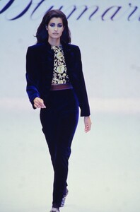 blumarine.thumb.jpg.821a75d0b910f8696988678724a12b11.jpg