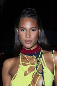 cindy_bruna_-_in_paris_20211001__3_.jpg