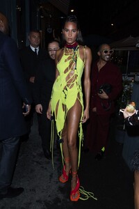 cindy_bruna_-_in_paris_20211001__4_.jpg