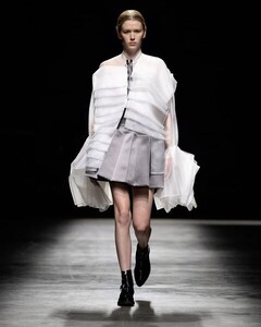 dfb87dce-ebbc-46d5-87e9-cc8edc239dd2_ck-s22-look28.jpg