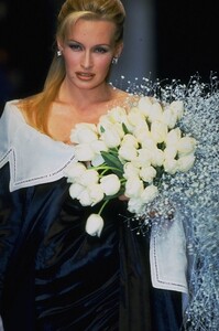 dior-fw-1995-2.thumb.jpg.62ddeb668a15d54210e684da521529d1.jpg