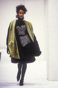 dolce-gabbana-fw-1991-1.thumb.jpg.006f98804a38215e46387c768daf0e04.jpg