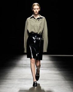 fc26f70c-b613-46c9-9565-f0cf170009ee_ck-s22-look06.jpg