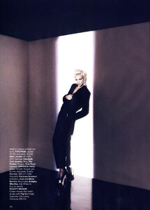 harpersbazaar1108anja03qe8_skalty.thumb.jpg.e0e96e9c5b73a5473d387159deff9c7f.jpg