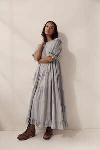 harriett-maxi-8c900d_31a72bc9f7d0421883959ba7f4f6b2e9_mv2.jpg