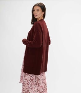 id-216101_strickjacke_valeria_weinrot_0175-4d1e97ca.jpg