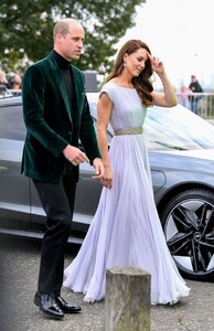 kate-midleton-arrives-at-earthshot-prize-2021-in-london-10-17-2021-1.thumb.jpg.4d7fcaed2557a7f417c6d50362831538.jpg