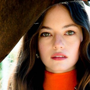 mackenzie-foy-in-eqluxe-magazine-autumn-2021-2.jpeg