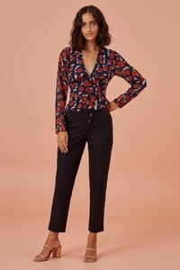 media-catalog-product-2-0-20191106_2_maya_top_002_navy_floral_g_18083.jpg