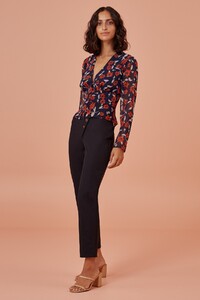 media-catalog-product-2-0-20191106_2_maya_top_002_navy_floral_g_18093-edit.jpg