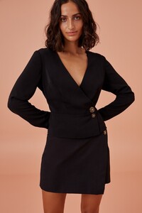 media-catalog-product-2-0-20191115_tia_top_001_black_sh_18062-edit.jpg