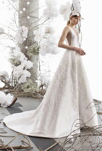 mira-zwillinger-2018-bridal-sleeveless-deep-v-neck-simple-bodice-side-open-embellished-skirt-roma.jpg