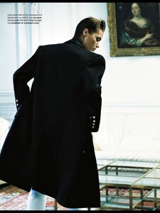 voguegermany13june06knoepfelindlekofer.thumb.jpg.350378eb7ad4befcce0891928be1e54a.jpg