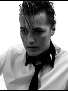 voguegermany13june07knoepfelindlekofer.thumb.jpg.9695c0ddb9bc1f69a6343f9b3972c85f.jpg
