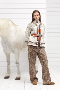 00028-Etro-Pre-Fall-22-credit-brand.jpg