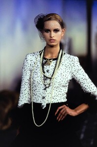 010-chanel-spring-2001-couture-details-CN10051467-karolina-kurkova.jpg