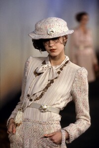 012-chanel-spring-2001-couture-details-CN10010881-anastassia-khozissova.jpg