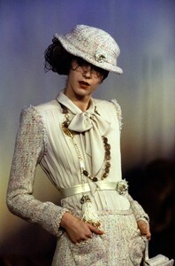 012-chanel-spring-2001-couture-details-CN10051459-anastassia-khozissova.jpg