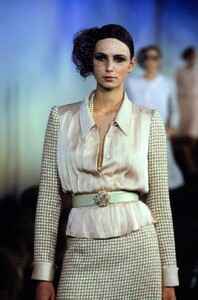 013-chanel-spring-2001-couture-details-CN10051463-hedvig-marie-maigre.jpg
