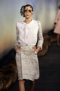 014-chanel-spring-2001-couture-details-CN10010873-hannelore-knuts.jpg