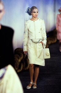 022-chanel-spring-2001-couture-.jpg