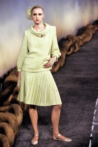 024-chanel-spring-2001-couture-CN10010853-cristine-fontanari.thumb.jpg.7885dc2ceaab207bdf977b733145b3e6.jpg