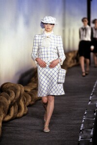 025-chanel-spring-2001-couture-CN10010854-nina-heimlich.jpg