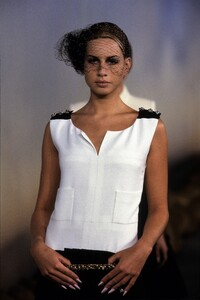 028-chanel-spring-2001-couture-details-CN10010918-mariana-weickert.jpg