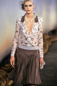 032-chanel-spring-2001-couture-details-CN10010850-delfine-bafort.jpg