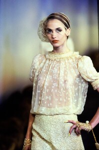 034-chanel-spring-2001-couture-CN10010883-jessica-miller.jpg