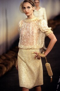 034-chanel-spring-2001-couture-details-CN10010884-jessica-miller.jpg