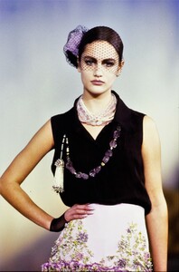 038-chanel-spring-2001-couture-details-CN10051470-zoe-hawkins.jpg