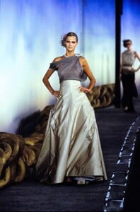 039-chanel-spring-2001-couture-details-CN10051477-carmen-kass.jpg