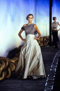 039-chanel-spring-2001-couture-details-CN10051477-carmen-kass.jpg