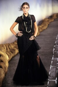 041-chanel-spring-2001-couture-CN10010908-talytha-pugliesi.jpg
