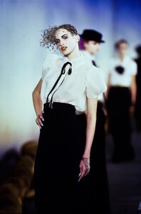 042-chanel-spring-2001-couture-details-CN10051468-madeleine-hjort.jpg