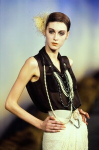 054-chanel-spring-2001-couture-details-CN10051458-anastassia-khozissova.jpg