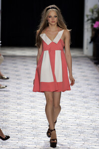 1000222838_BetseyJohnson2006WomenRTW52.thumb.jpg.599e8804b9789c3b14676f5988b31c67.jpg