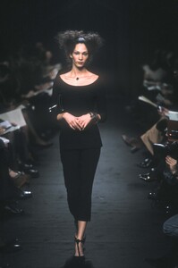 101000878_JeanPaulGaultier1998HauteCouture132.thumb.jpg.293572b633e5d2bf35a965d197ea4e6d.jpg