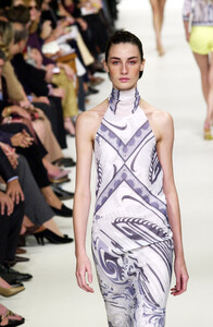 1027678611_EmilioPucci2001WomenRTW49.thumb.jpg.a12ac4befd0a3ee1ee498f4d6501f4ec.jpg