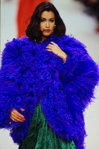 1045712495_ysl-fw-91(1).thumb.jpg.cc9b12004bc988c9f5d20839b13c65ef.jpg