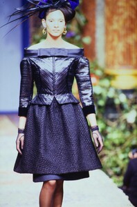 1072368125_christian-lacroix-couture-fall-1996(12).thumb.jpg.cb9b8f85496998b6e74c3236651d87b3.jpg