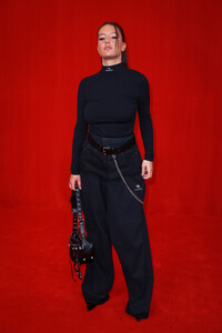Adele+Exarchopoulos+Balenciaga+Runway+Paris+Q1YC4d1jS7Nx.jpg